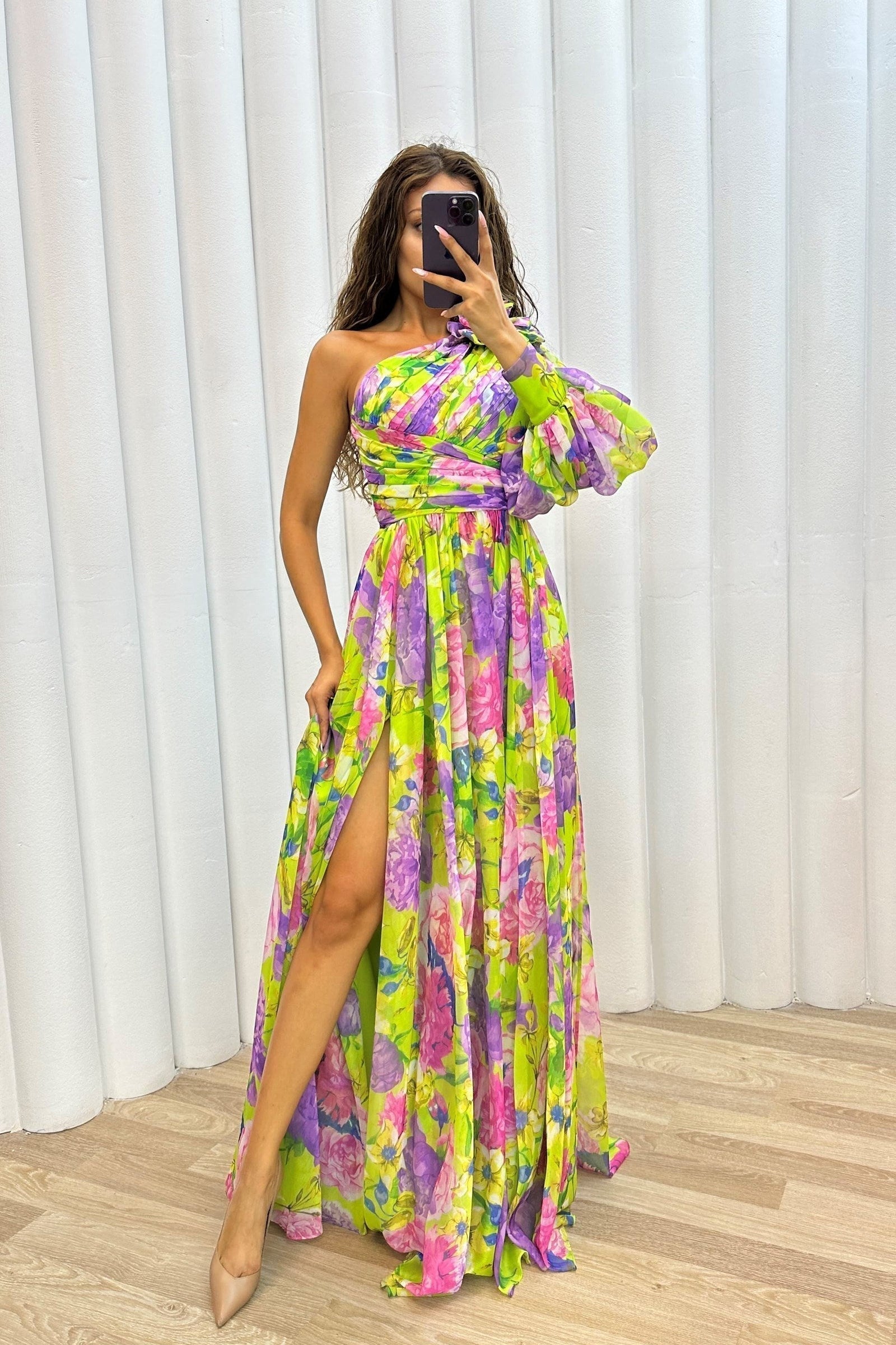 Whitney - Elegantna i Fluidna Haljina