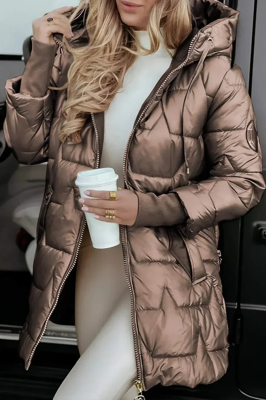 Renata™ | Osnovna jakna koja definiše zimsku eleganciju.