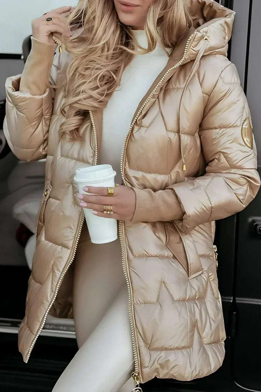 Renata™ | Osnovna jakna koja definiše zimsku eleganciju.