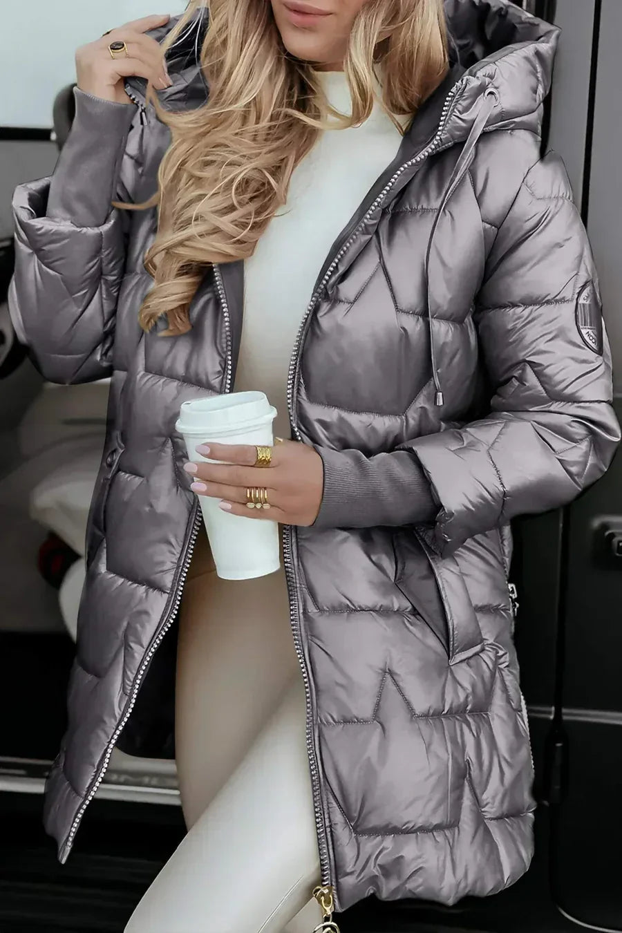 Renata™ | Osnovna jakna koja definiše zimsku eleganciju.