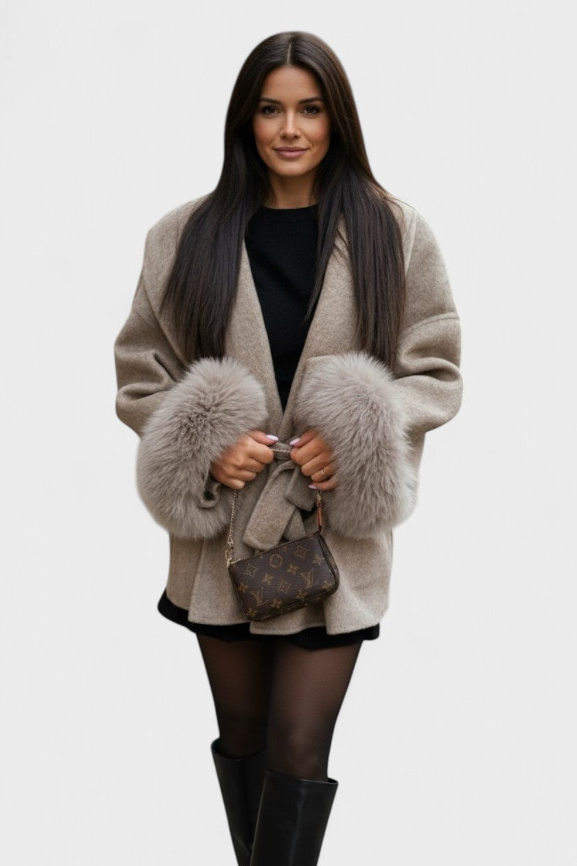 Dagmar™ | Elegantni kaput s eko krznom